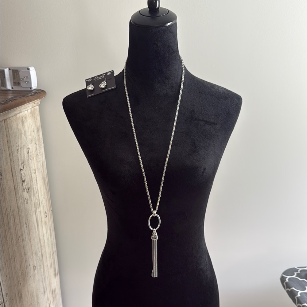 Elegant Silver Necklace and Earring Set